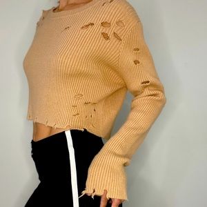 White fox sweater wearing by Kourtney kardashian 💛